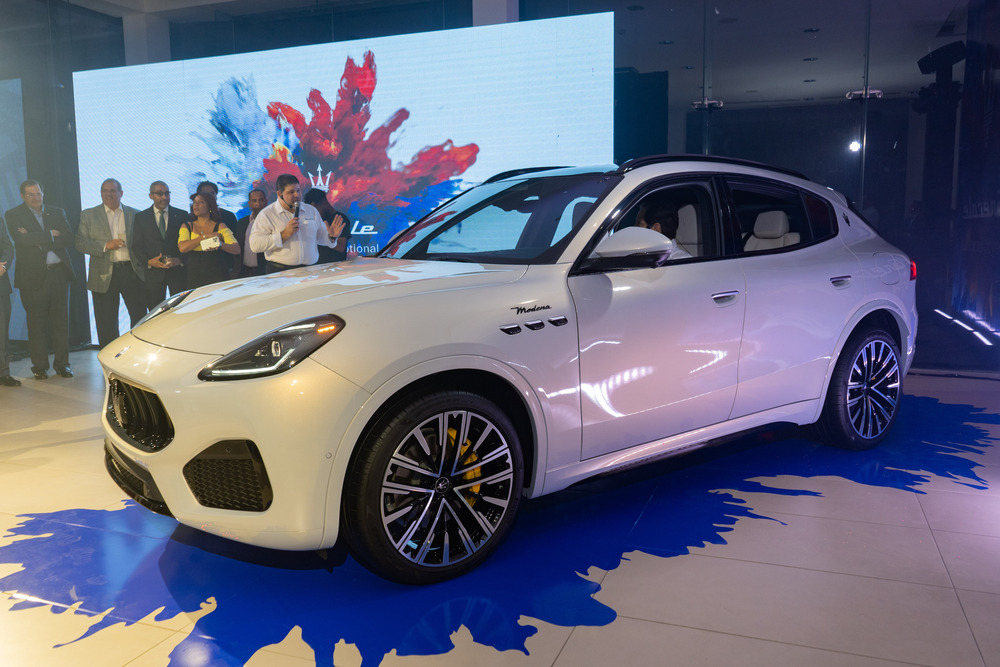 Harold Abbott y Diego Hurtado explican las caracteristicas del Maserati Grecale