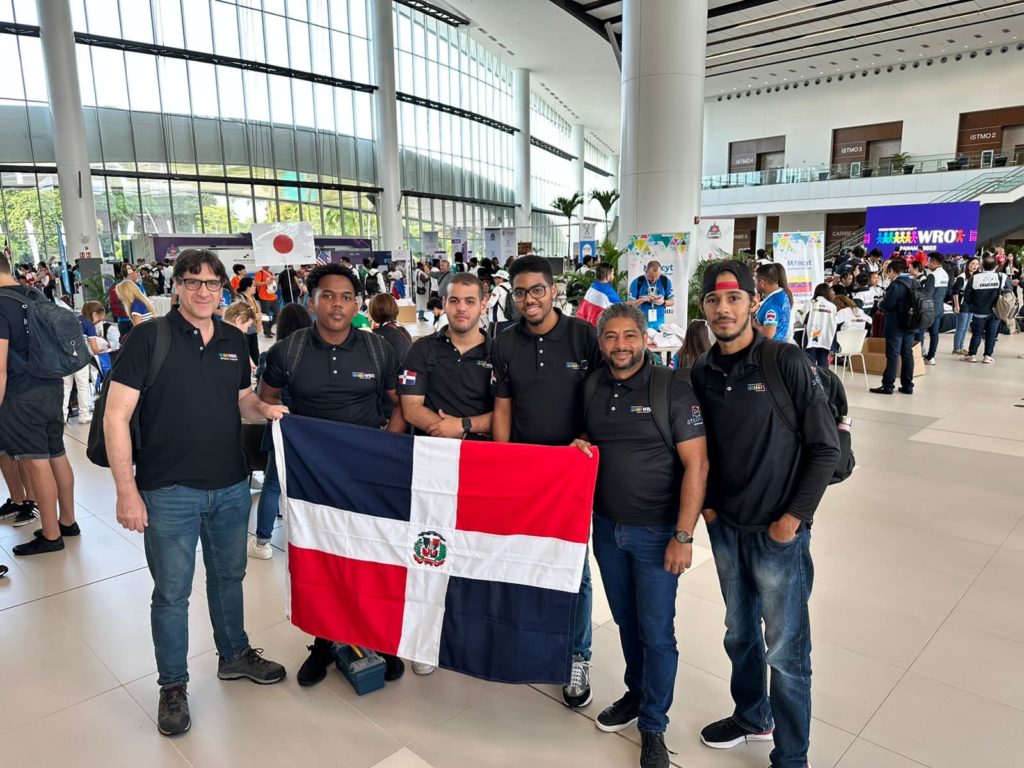 Brilla Dominicana en World Robot Olympiad 2023