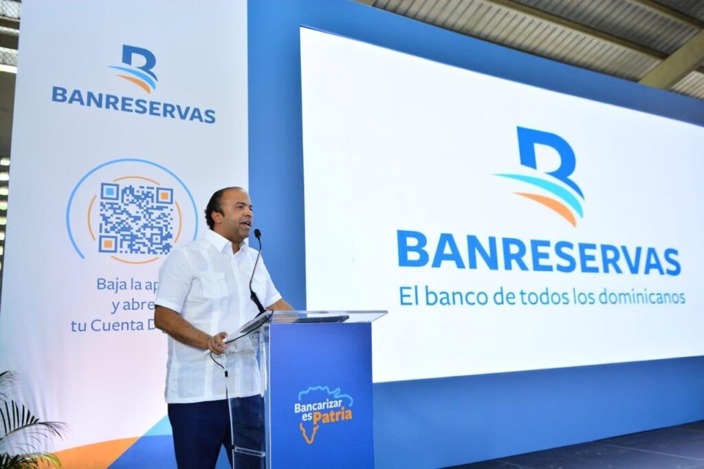 Banreservas congrega a cientos de jóvenes con Bancarizar es Patria